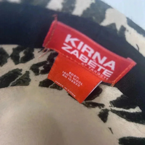 🖤”Kirna Zabete” 100% Wool Fedora Cream w/ Black/Gray Kiss Print 💋 - Picture 7 of 13